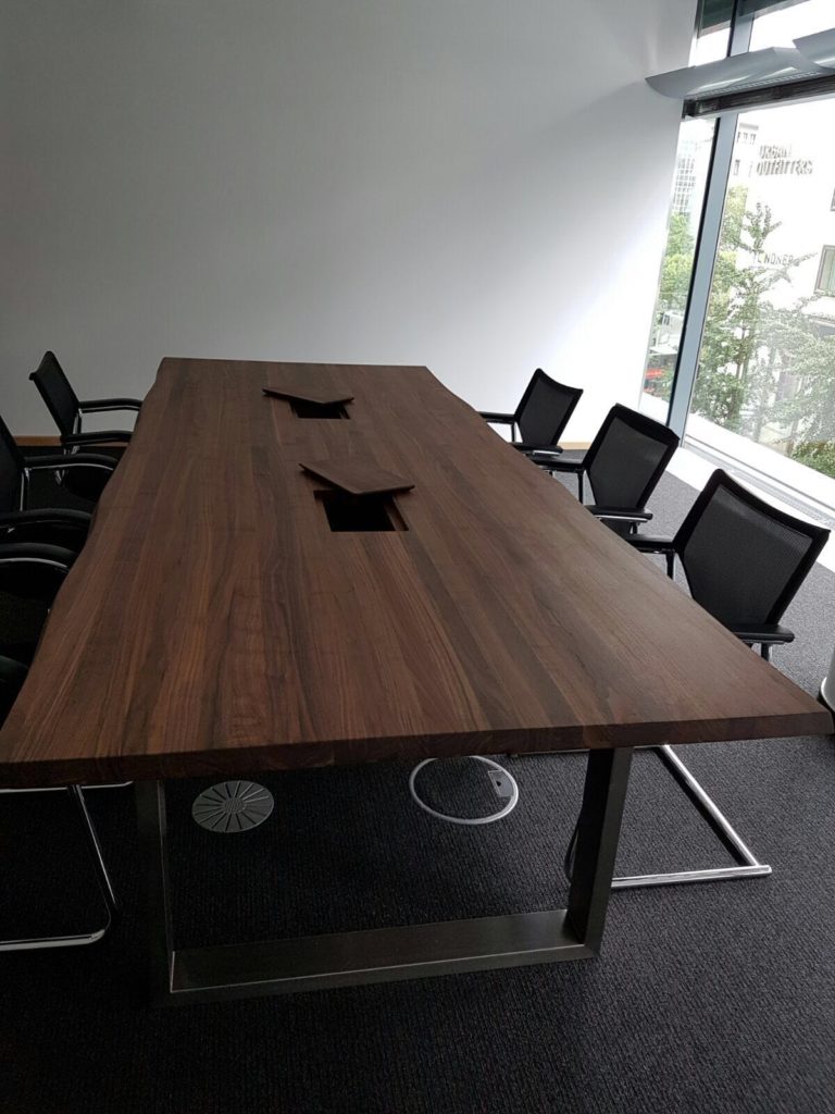 Konferenztisch nach Maß von Inlignum Möbel - Büromöbel nach Maß
